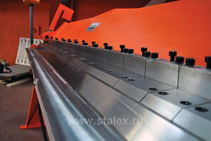 Фото 59 - Станок листогибочный ручной сегментный  STALEX W2.5x2040A.