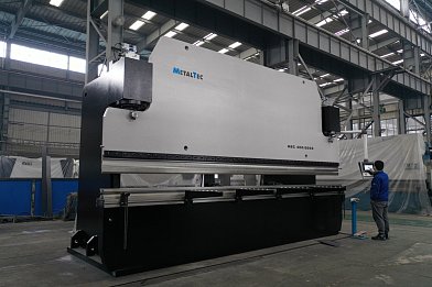 Фото 39 - MetalTec HBC 800/6000 листогибочные гидравлические прессы с ЧПУ большого тоннажа.